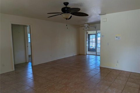 Villa ou maison à vendre à Punta Gorda, Floride: 2 chambres, 98.85 m2 № 1736737 - photo 3