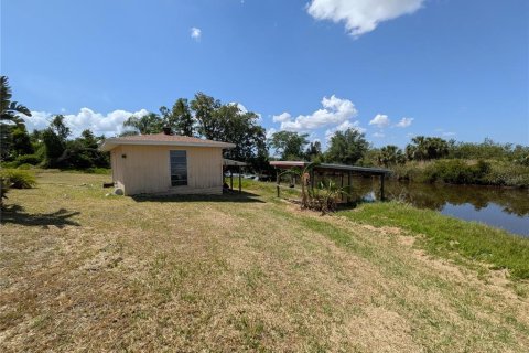 Villa ou maison à vendre à Punta Gorda, Floride: 2 chambres, 98.85 m2 № 1736737 - photo 2