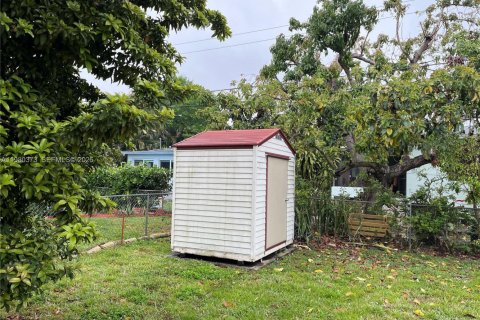 Снять в аренду виллу или дом в Вирджиния-Гарденс, Флорида 3 спальни, 95.32м2, № 2047492 - фото 26