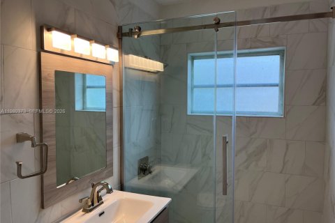 Снять в аренду виллу или дом в Вирджиния-Гарденс, Флорида 3 спальни, 95.32м2, № 2047492 - фото 13