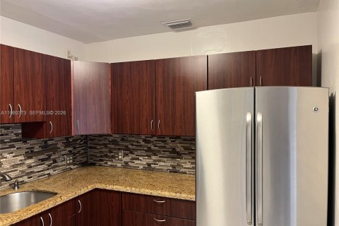 Снять в аренду виллу или дом в Вирджиния-Гарденс, Флорида 3 спальни, 95.32м2, № 2047492 - фото 11