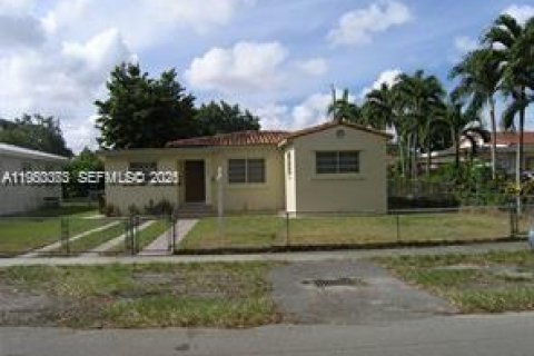 Снять в аренду виллу или дом в Вирджиния-Гарденс, Флорида 3 спальни, 95.32м2, № 2047492 - фото 4