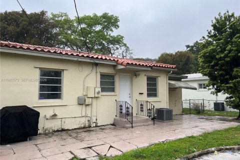 Снять в аренду виллу или дом в Вирджиния-Гарденс, Флорида 3 спальни, 95.32м2, № 2047492 - фото 28