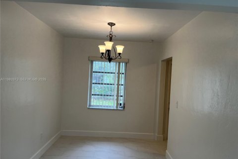 Снять в аренду виллу или дом в Вирджиния-Гарденс, Флорида 3 спальни, 95.32м2, № 2047492 - фото 8