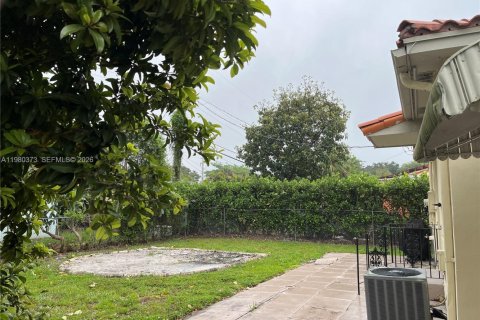 Снять в аренду виллу или дом в Вирджиния-Гарденс, Флорида 3 спальни, 95.32м2, № 2047492 - фото 24