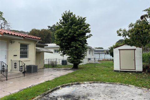 Снять в аренду виллу или дом в Вирджиния-Гарденс, Флорида 3 спальни, 95.32м2, № 2047492 - фото 29