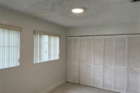 Снять в аренду виллу или дом в Вирджиния-Гарденс, Флорида 3 спальни, 95.32м2, № 2047492 - фото 22