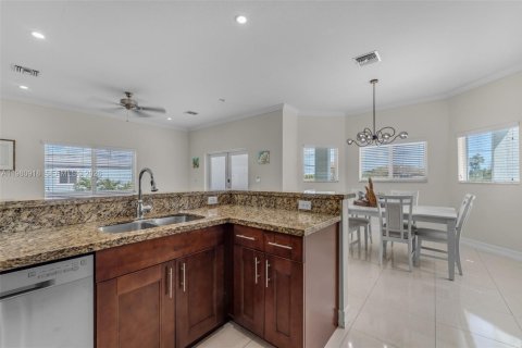 House in Key Largo, Florida 4 bedrooms, 160.72 sq.m. № 2043106 - photo 8