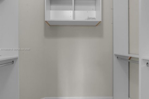 House in Key Largo, Florida 4 bedrooms, 160.72 sq.m. № 2043106 - photo 23