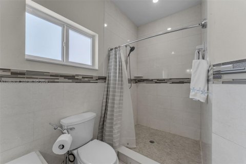 House in Key Largo, Florida 4 bedrooms, 160.72 sq.m. № 2043106 - photo 21