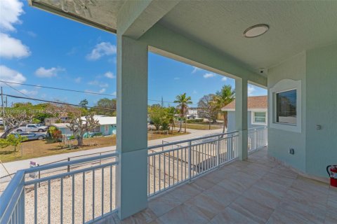 House in Key Largo, Florida 4 bedrooms, 160.72 sq.m. № 2043106 - photo 30