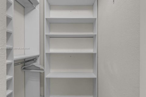 House in Key Largo, Florida 4 bedrooms, 160.72 sq.m. № 2043106 - photo 25