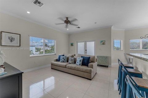 House in Key Largo, Florida 4 bedrooms, 160.72 sq.m. № 2043106 - photo 10