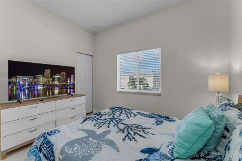 House in Key Largo, Florida 4 bedrooms, 160.72 sq.m. № 2043106 - photo 15