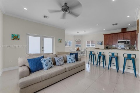 House in Key Largo, Florida 4 bedrooms, 160.72 sq.m. № 2043106 - photo 4