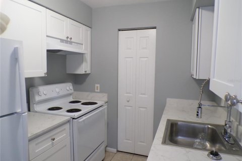 Appartement à louer à Gainesville, Floride: 2 chambres, 225.75 m2 № 2377955 - photo 5
