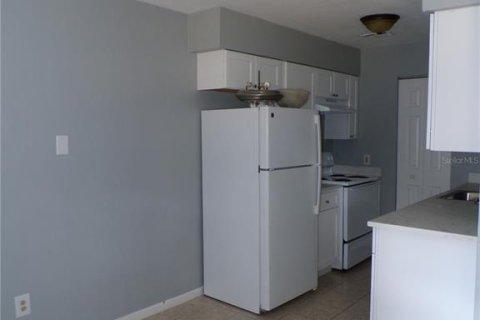 Appartement à louer à Gainesville, Floride: 2 chambres, 225.75 m2 № 2377955 - photo 7