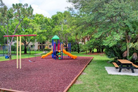 Condo in Royal Palm Beach, Florida, 2 bedrooms  № 1100217 - photo 1