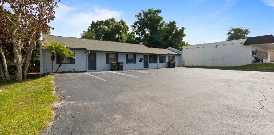 Immobilier commercial à Clermont, Floride 418.06 m2 № 2105411