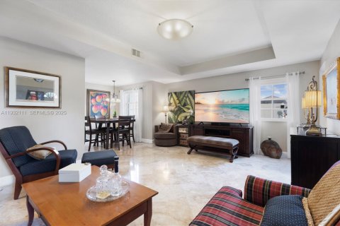 Condo in Miami, Florida, 3 bedrooms  № 1991614 - photo 5