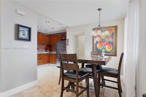 Condo in Miami, Florida, 3 bedrooms  № 1991614 - photo 10