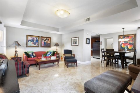 Condo in Miami, Florida, 3 bedrooms  № 1991614 - photo 4
