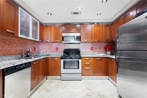 Condo in Miami, Florida, 3 bedrooms  № 1991614 - photo 11