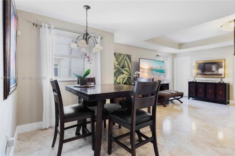 Condo in Miami, Florida, 3 bedrooms  № 1991614 - photo 9