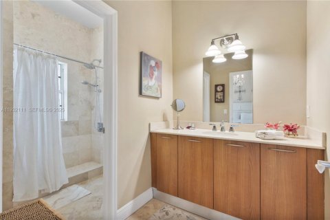 Condo in Miami, Florida, 3 bedrooms  № 1991614 - photo 26