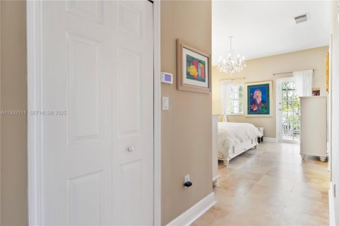 Condo in Miami, Florida, 3 bedrooms  № 1991614 - photo 22