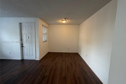 Townhouse in Homestead, Florida 3 bedrooms, 147.16 sq.m. № 2009946 - photo 9