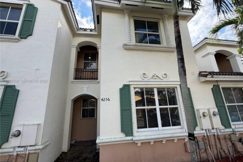 Townhouse in Homestead, Florida 3 bedrooms, 147.16 sq.m. № 2009946 - photo 2