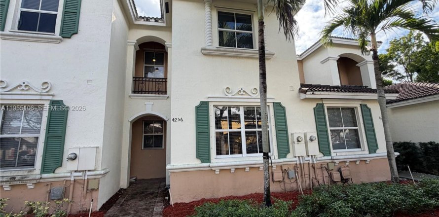 Townhouse in Homestead, Florida 3 bedrooms, 147.16 sq.m. № 2009946