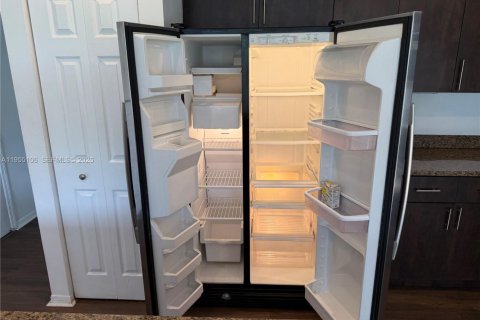 Townhouse in Homestead, Florida 3 bedrooms, 147.16 sq.m. № 2009946 - photo 18