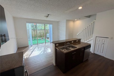 Townhouse in Homestead, Florida 3 bedrooms, 147.16 sq.m. № 2009946 - photo 14