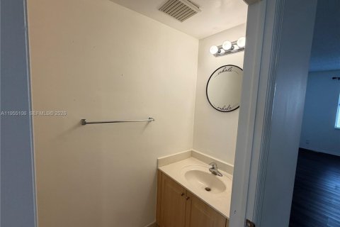 Townhouse in Homestead, Florida 3 bedrooms, 147.16 sq.m. № 2009946 - photo 11