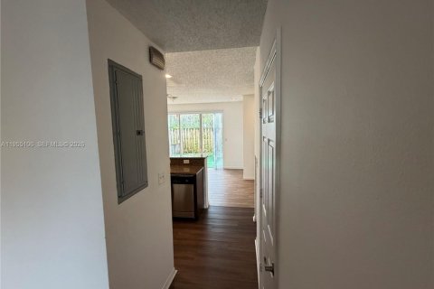 Townhouse in Homestead, Florida 3 bedrooms, 147.16 sq.m. № 2009946 - photo 10