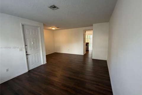 Townhouse in Homestead, Florida 3 bedrooms, 147.16 sq.m. № 2009946 - photo 8