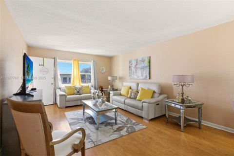 Copropriété à vendre à Saint Petersburg, Floride: 2 chambres, 84.54 m2 № 1987514 - photo 5