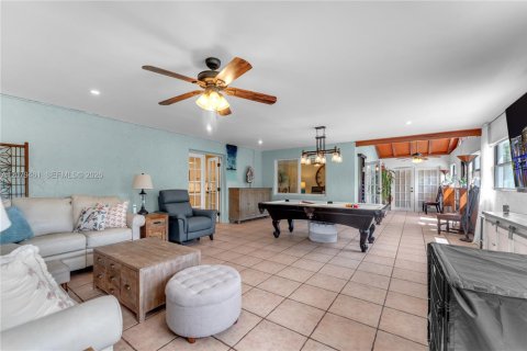 Casa en venta en Homestead, Florida, 4 dormitorios, 228.26 m2 № 2337768 - foto 9