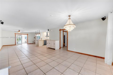 Casa en venta en Homestead, Florida, 4 dormitorios, 228.26 m2 № 2337768 - foto 4