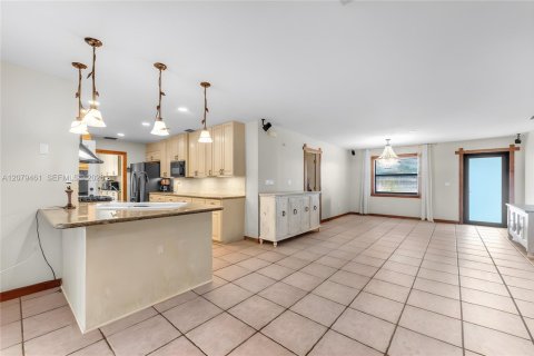 Casa en venta en Homestead, Florida, 4 dormitorios, 228.26 m2 № 2337768 - foto 5