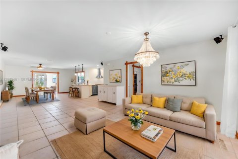 Casa en venta en Homestead, Florida, 4 dormitorios, 228.26 m2 № 2337768 - foto 3