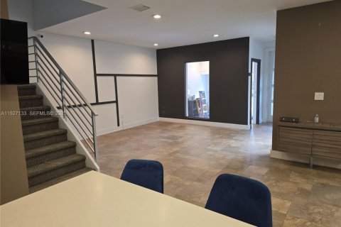 Снять в аренду таунхаус в Холливуд, Флорида 3 спальни, 162.39м2, № 1986192 - фото 3