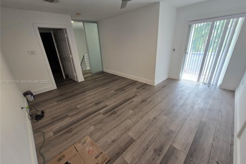 Снять в аренду таунхаус в Холливуд, Флорида 3 спальни, 162.39м2, № 1986192 - фото 17