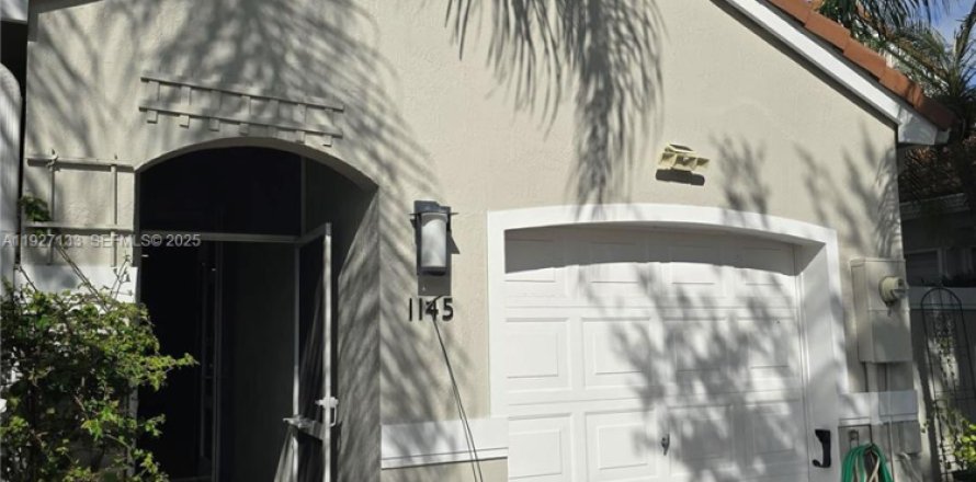 Таунхаус в Холливуд, Флорида 3 спальни, 162.39м2 № 1986192