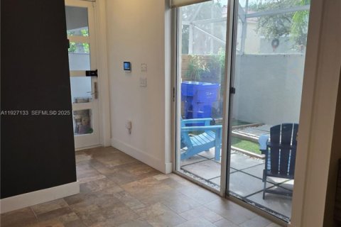 Снять в аренду таунхаус в Холливуд, Флорида 3 спальни, 162.39м2, № 1986192 - фото 9