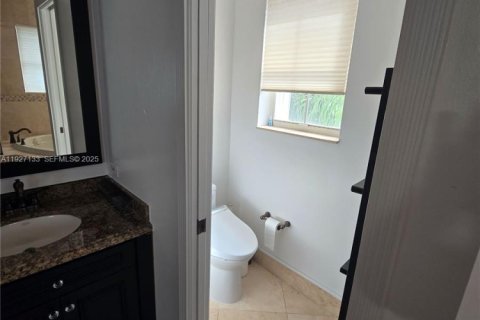 Снять в аренду таунхаус в Холливуд, Флорида 3 спальни, 162.39м2, № 1986192 - фото 12