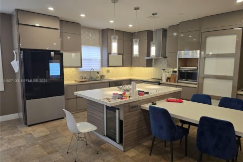 Снять в аренду таунхаус в Холливуд, Флорида 3 спальни, 162.39м2, № 1986192 - фото 5