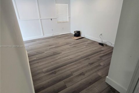 Снять в аренду таунхаус в Холливуд, Флорида 3 спальни, 162.39м2, № 1986192 - фото 18